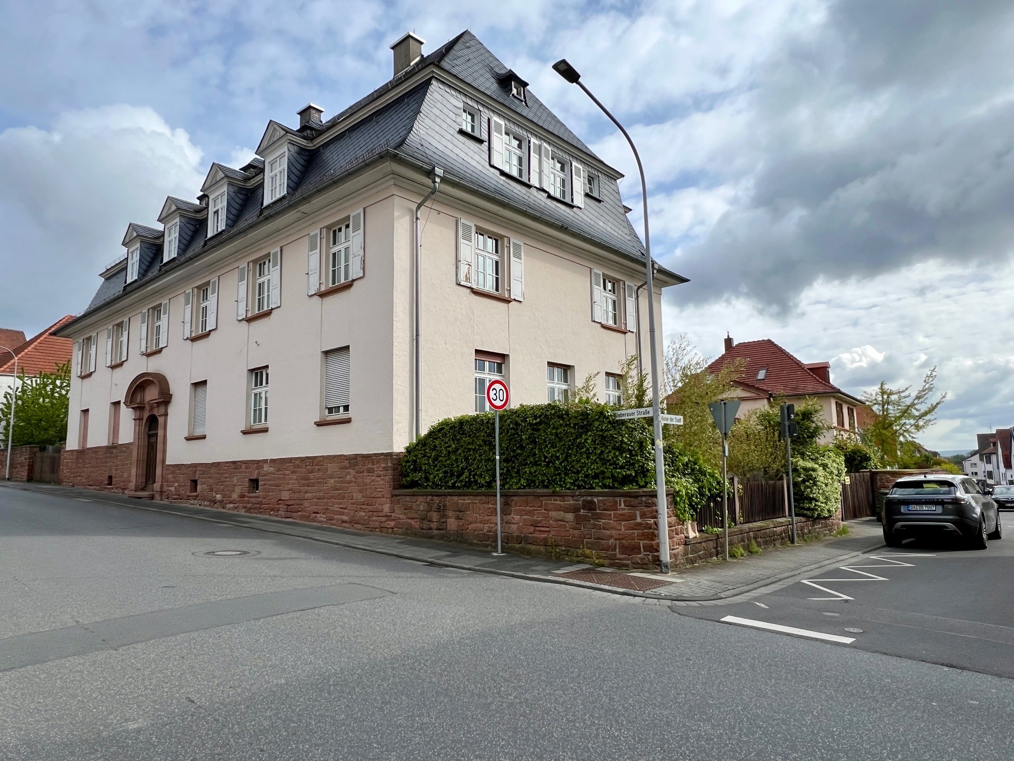 Stilvolle 4 Zimmer-Altbau-Wohnung in zentraler Lage von Reinheim bei Degenhardt Immobilien