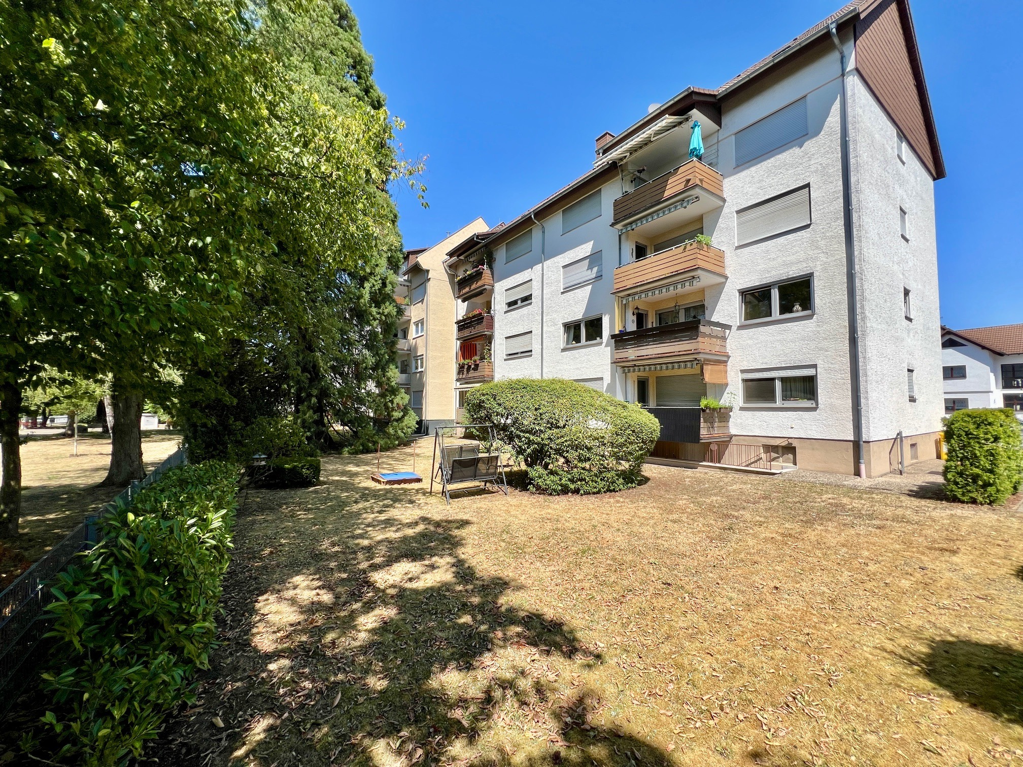 Helle großzügige Wohnung mit Blick ins Grüne in ruhiger Lage bei Degenhardt Immobilien